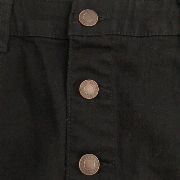 A-line with buttons down the front. - Picture 3 of 4